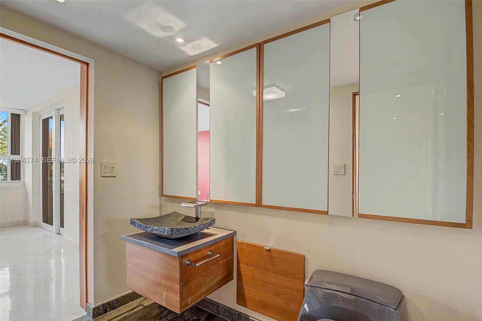 3 Grove Isle Dr # C208