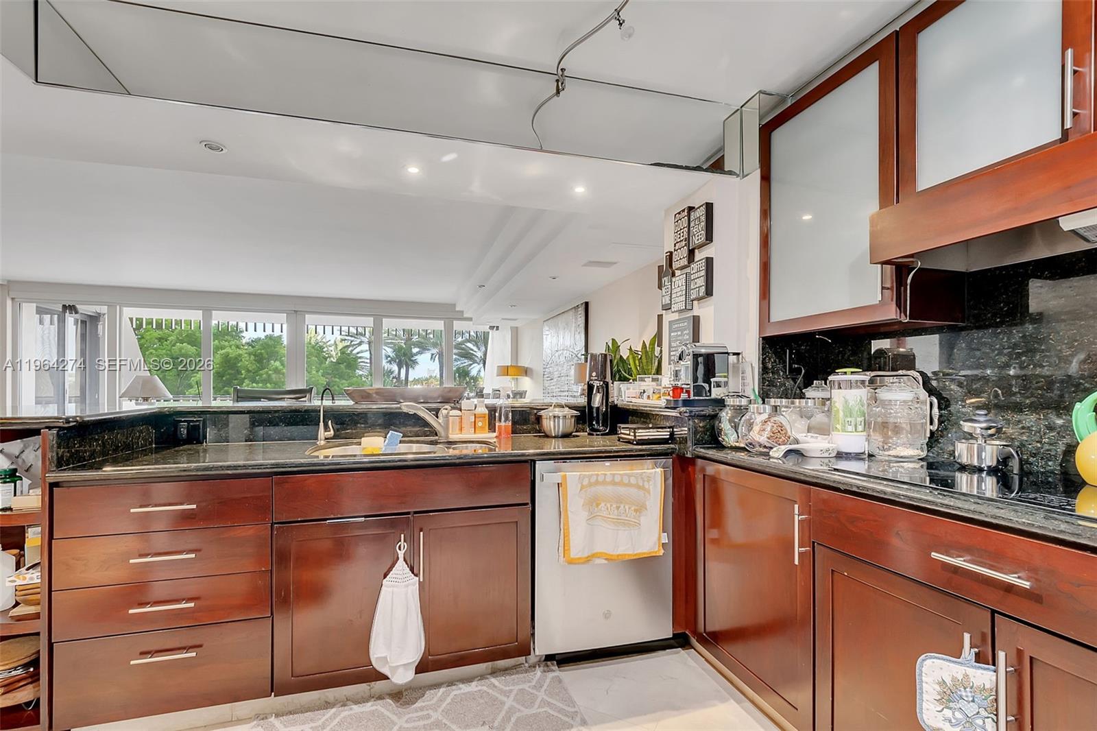 3 Grove Isle Dr # C208