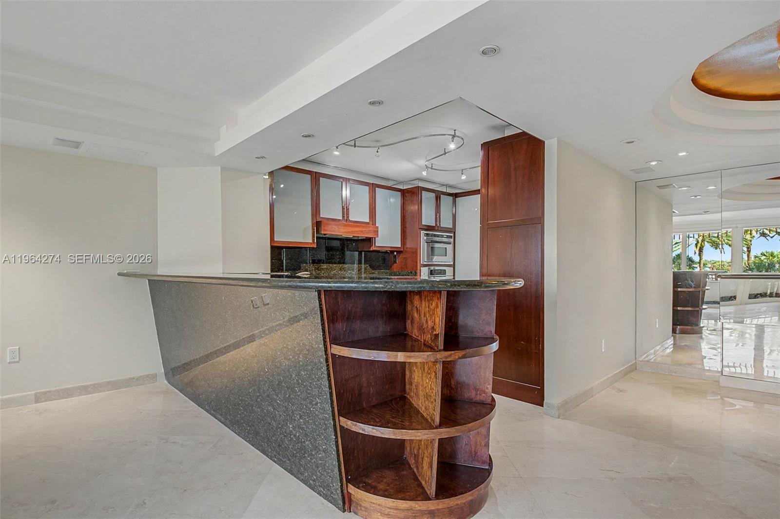 3 Grove Isle Dr # C208