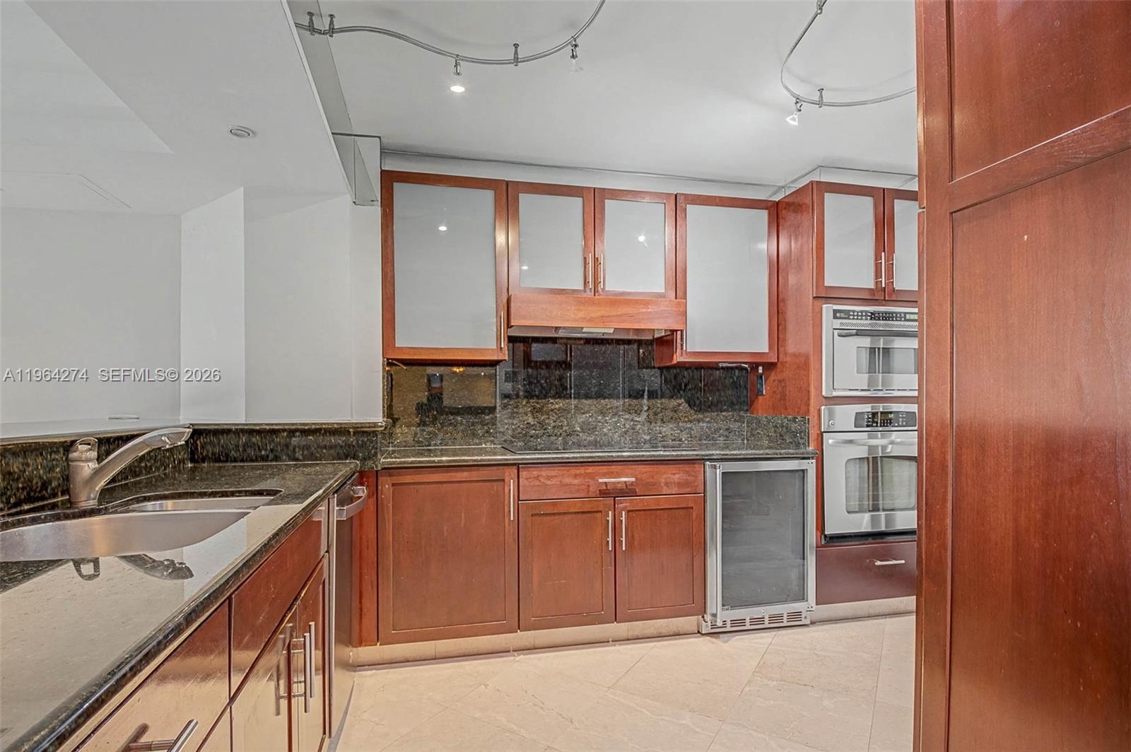 3 Grove Isle Dr # C208