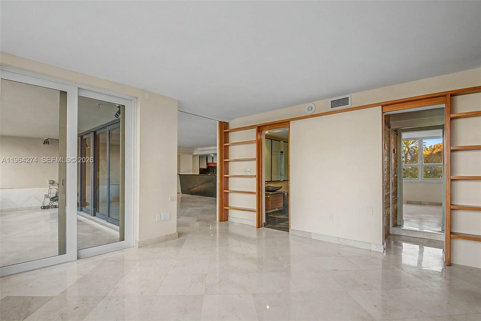 3 Grove Isle Dr # C208