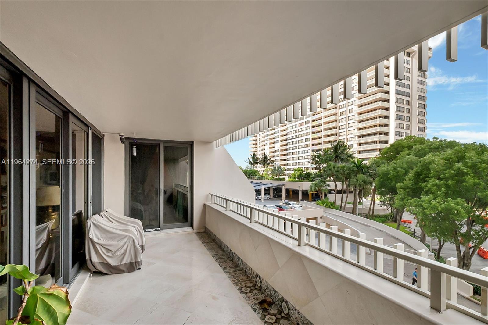 3 Grove Isle Dr # C208