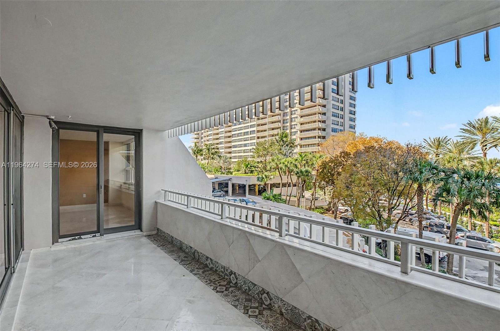 3 Grove Isle Dr # C208