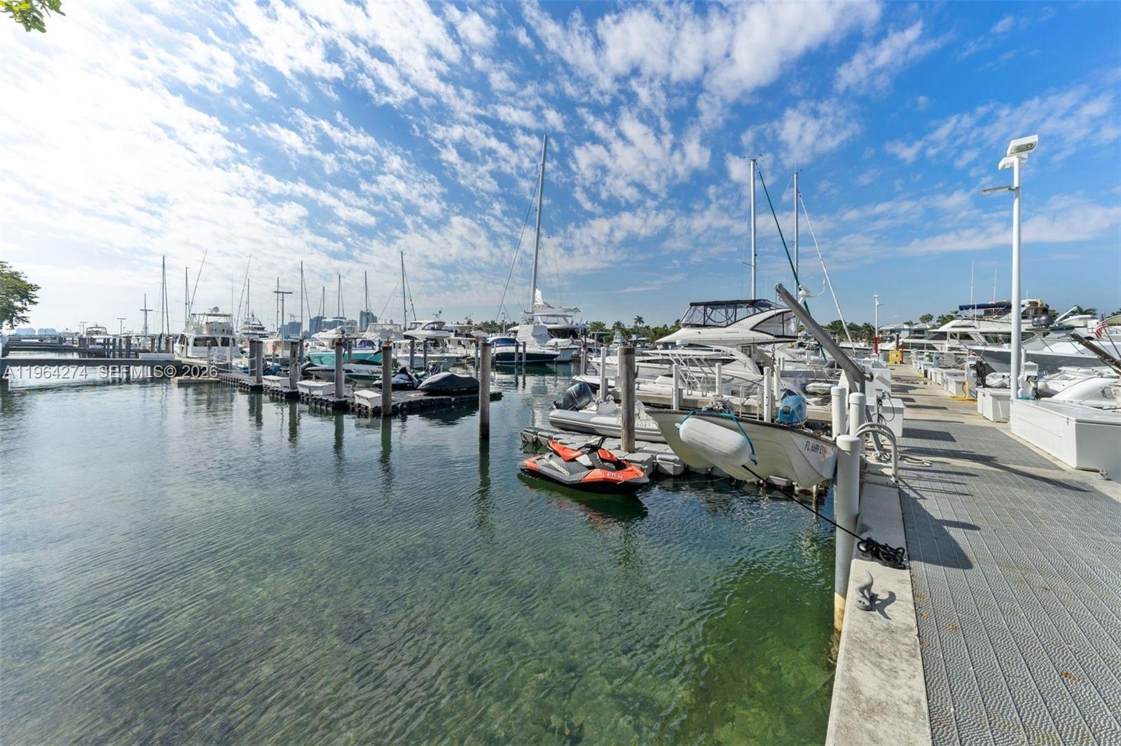 3 Grove Isle Dr # C208