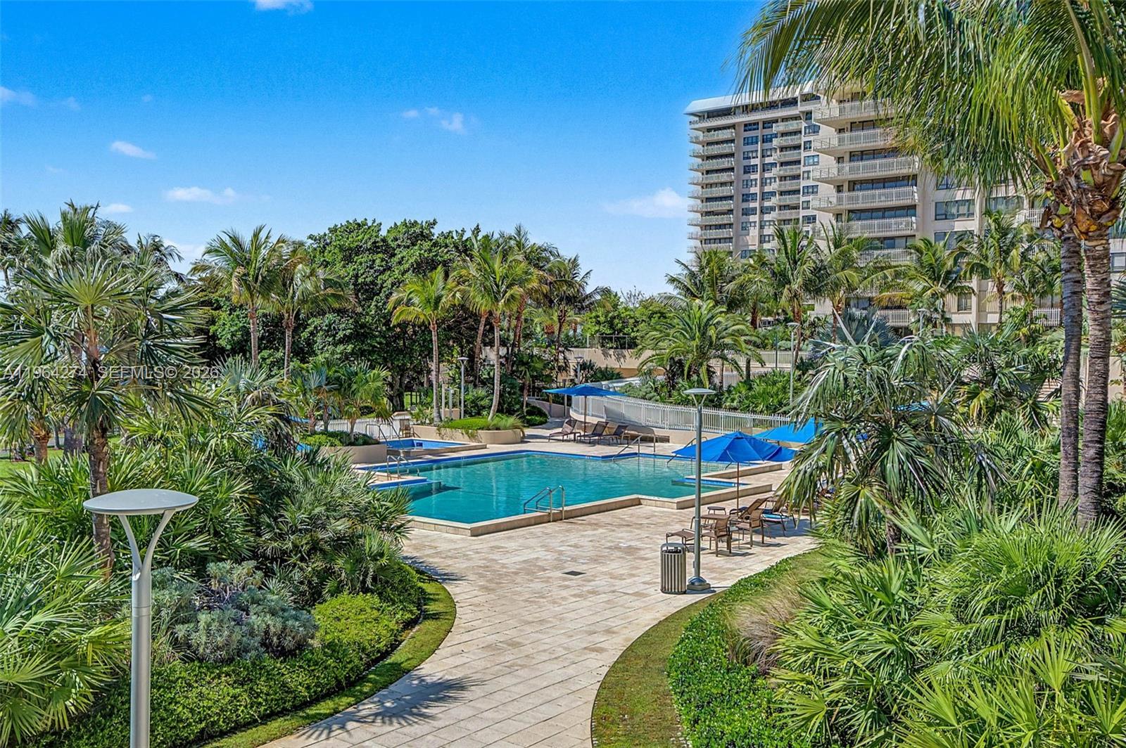 3 Grove Isle Dr # C208