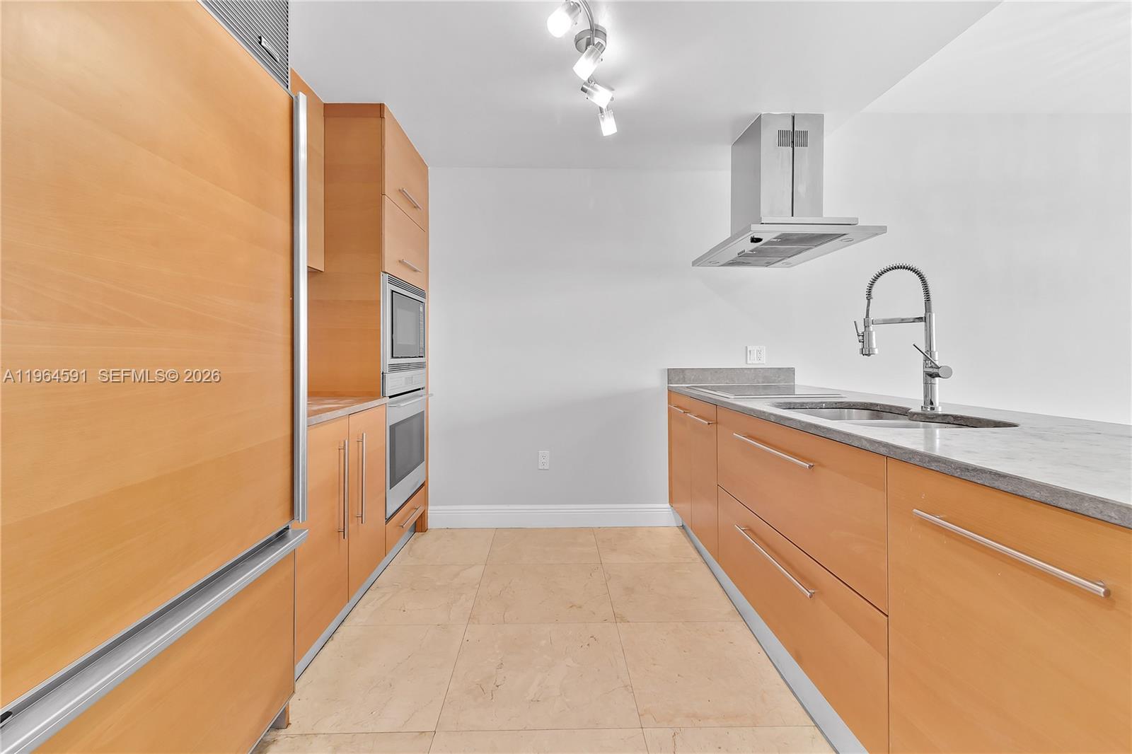 465 Brickell Ave # 917