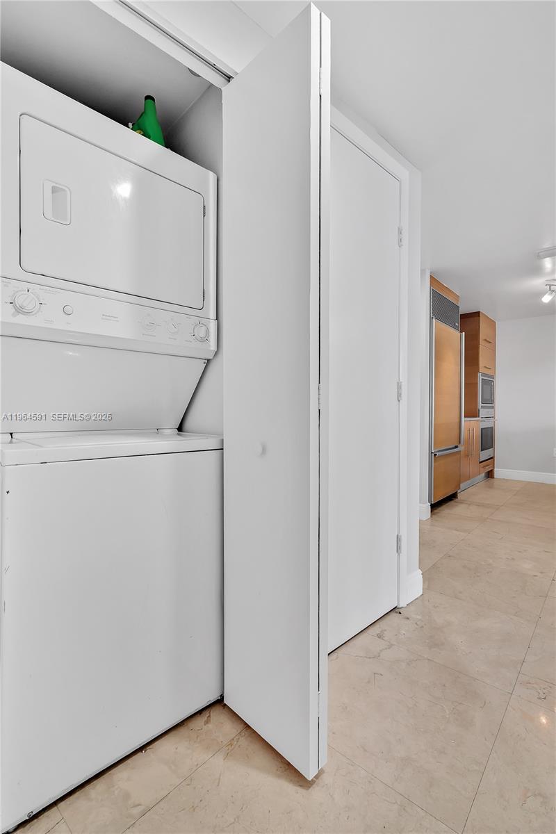 465 Brickell Ave # 917