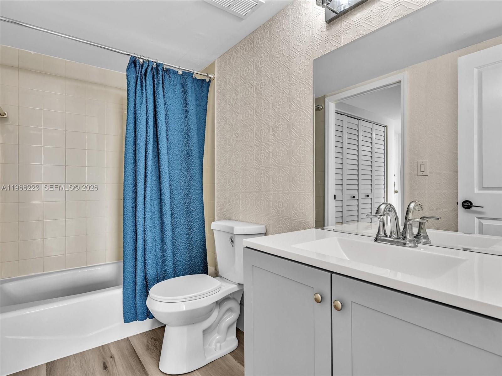 1470 NE 123rd St # A813