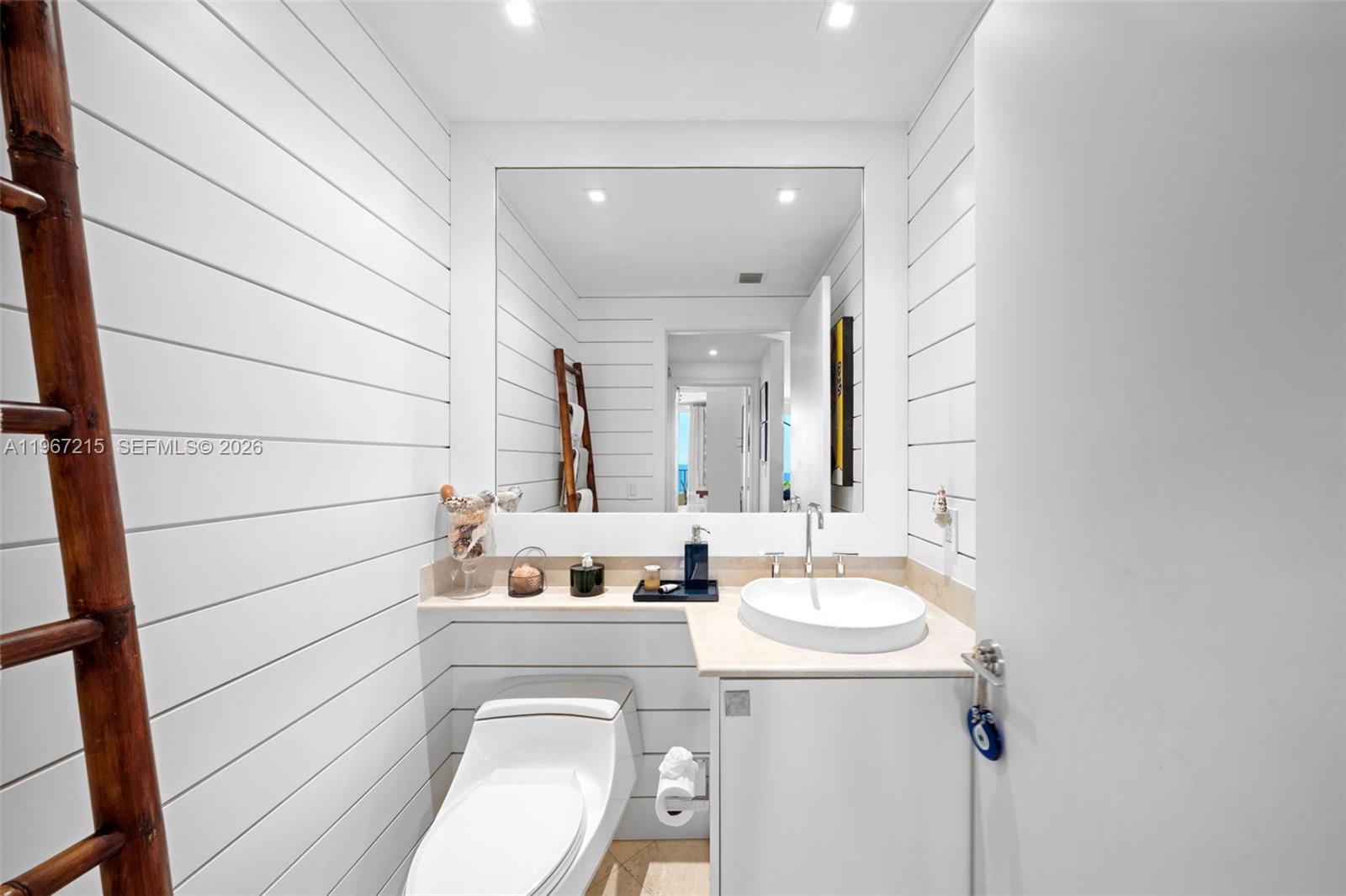 789 Crandon Blvd # 1001