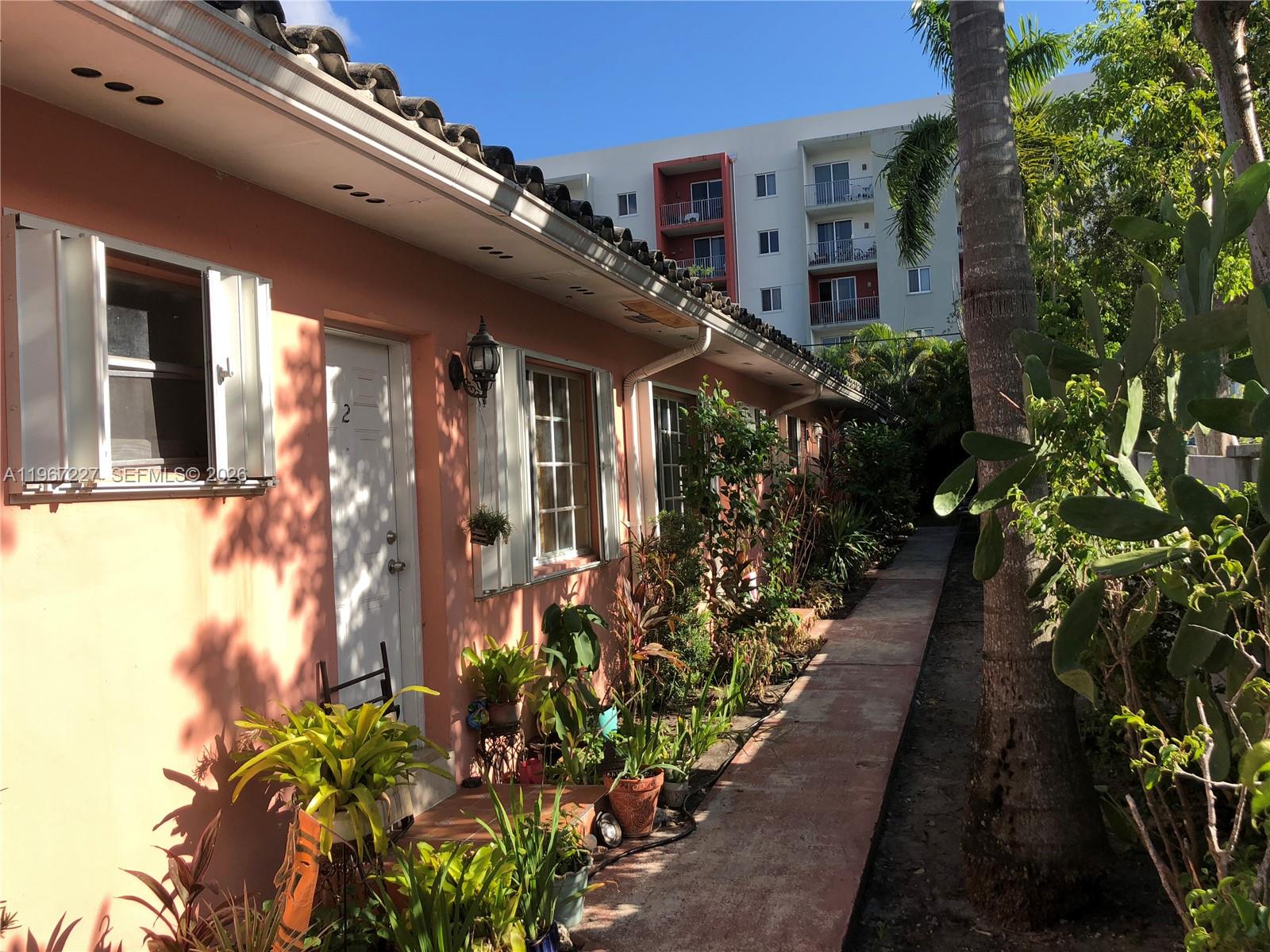 1020 SW 5th St # 6