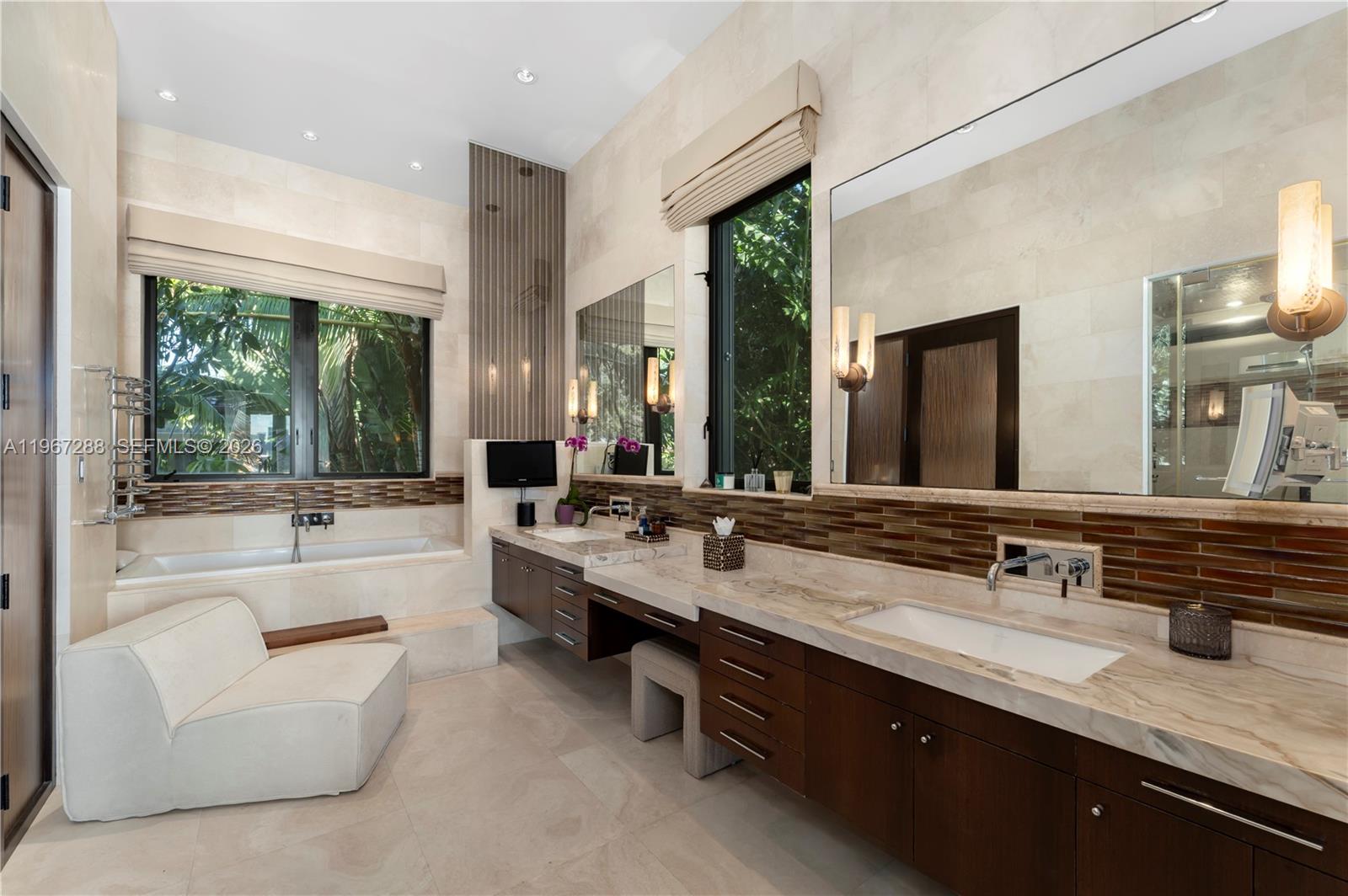 34 W DILIDO DR