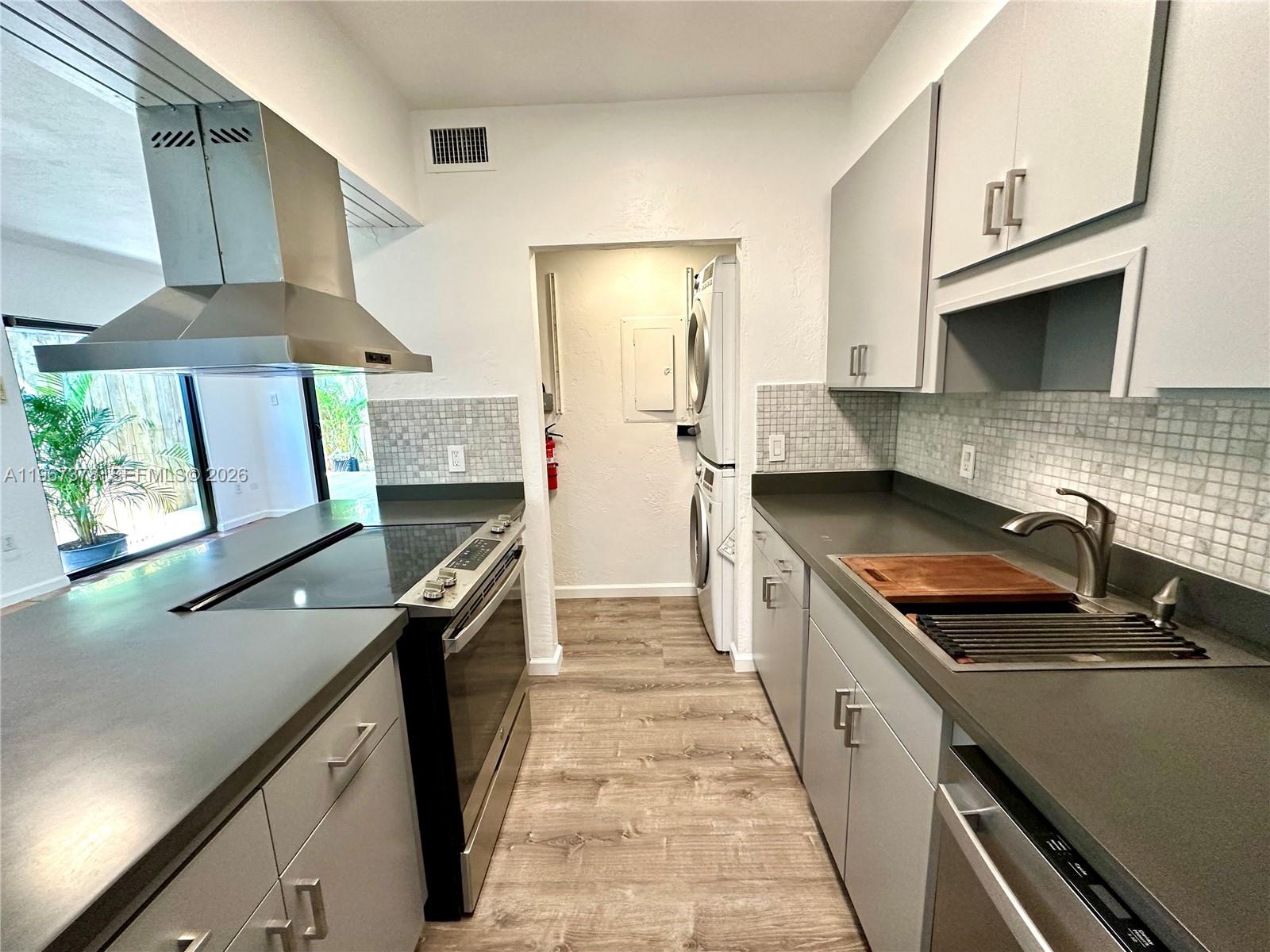 3147 Jackson Ave # 3147