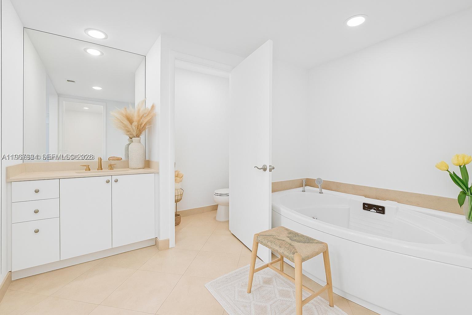 781 Crandon Blvd # 106