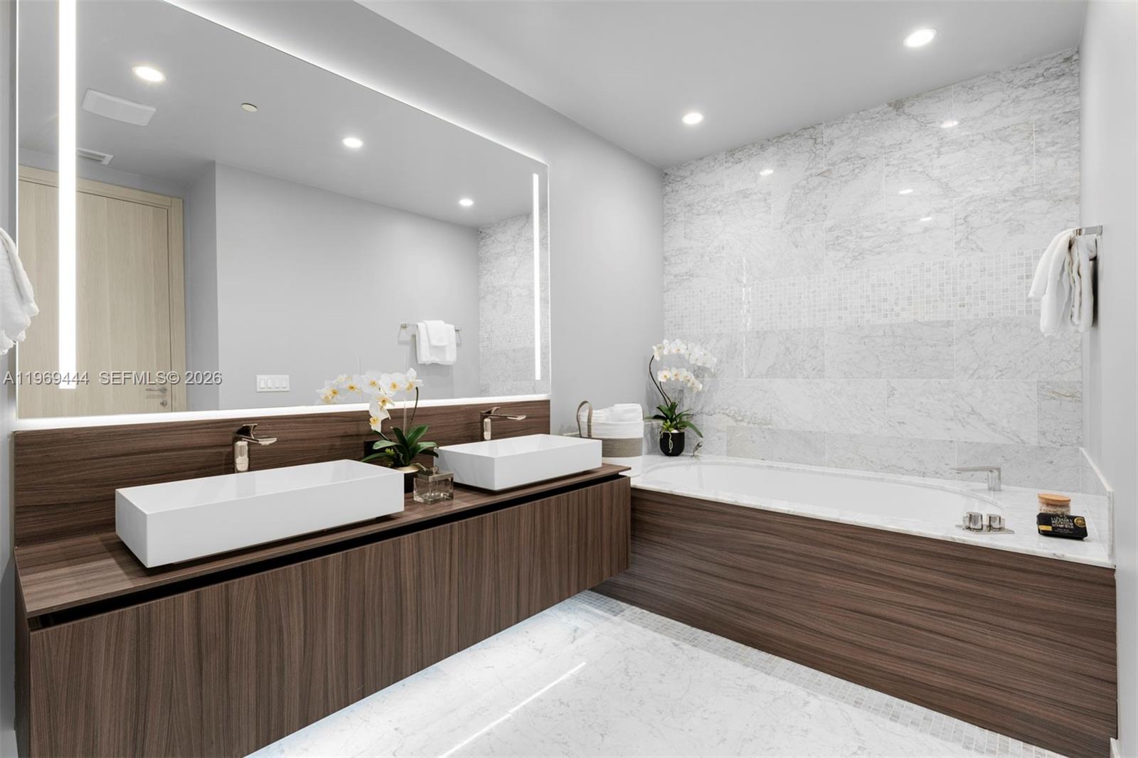 1000 Brickell Plz Unit: PH6108