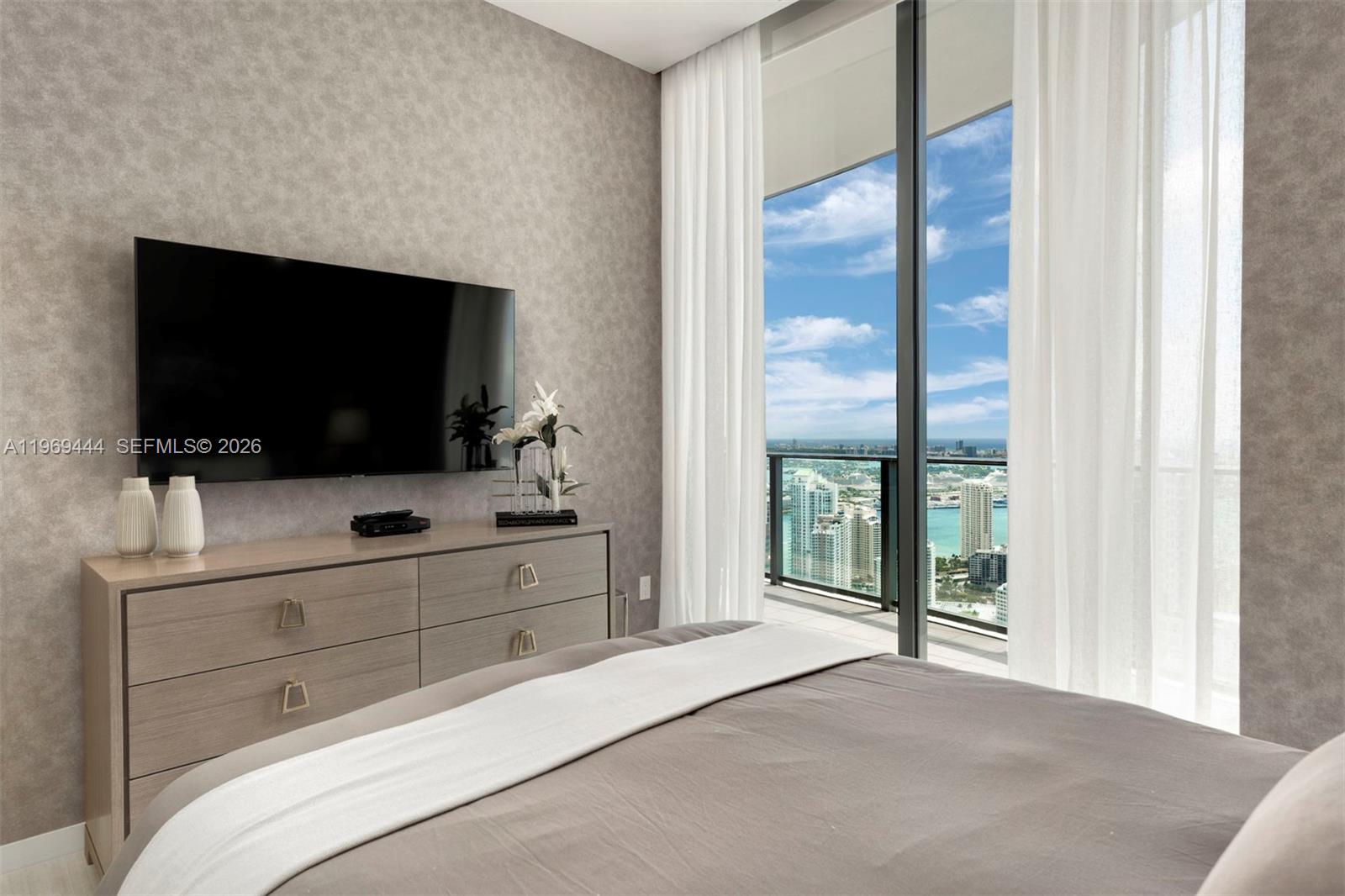 1000 Brickell Plz Unit: PH6108