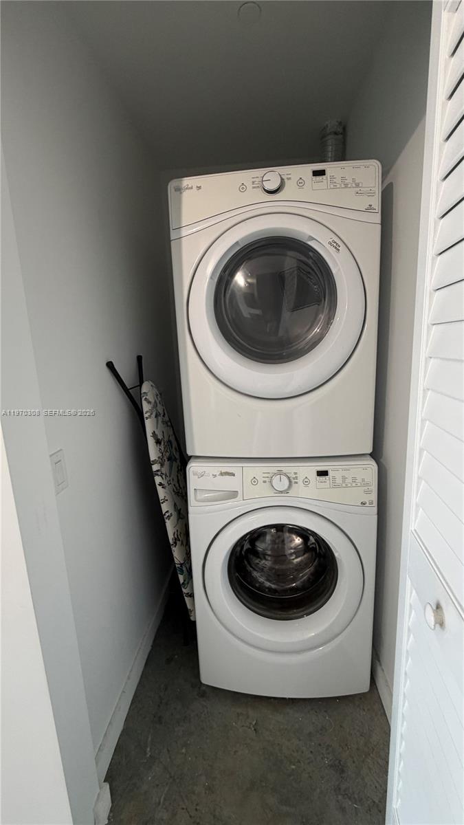 151 SE 1st St # 1809