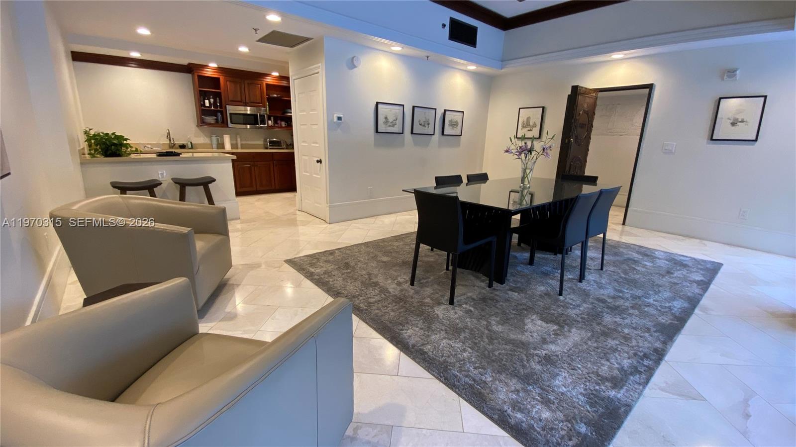 2901 S Bayshore Dr # 2H