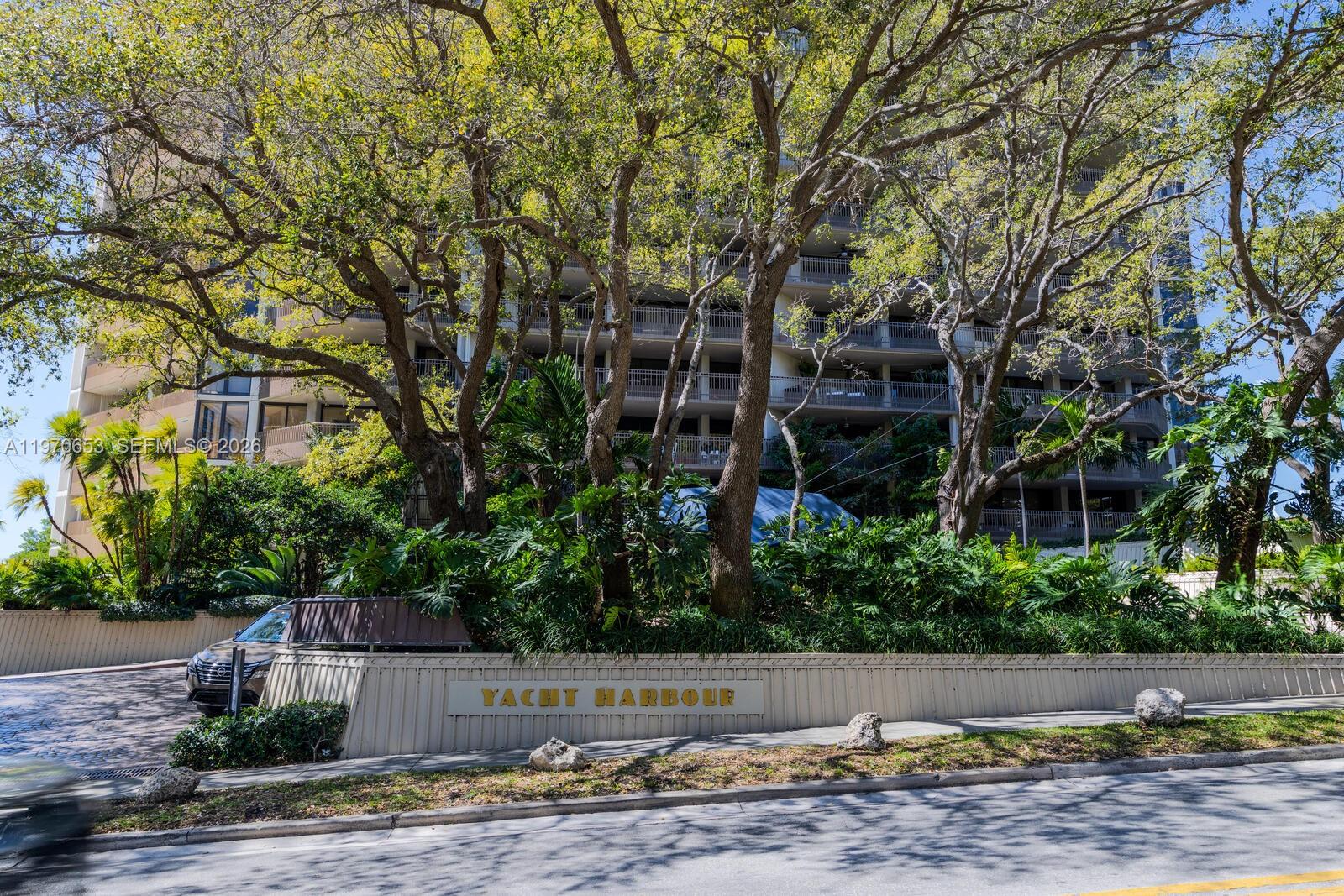 2901 S Bayshore Dr # 2H