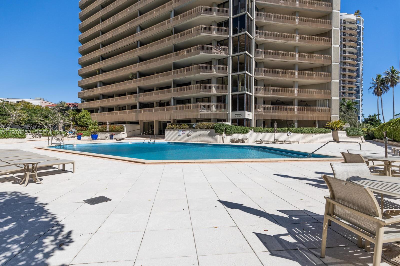 2901 S Bayshore Dr # 2H