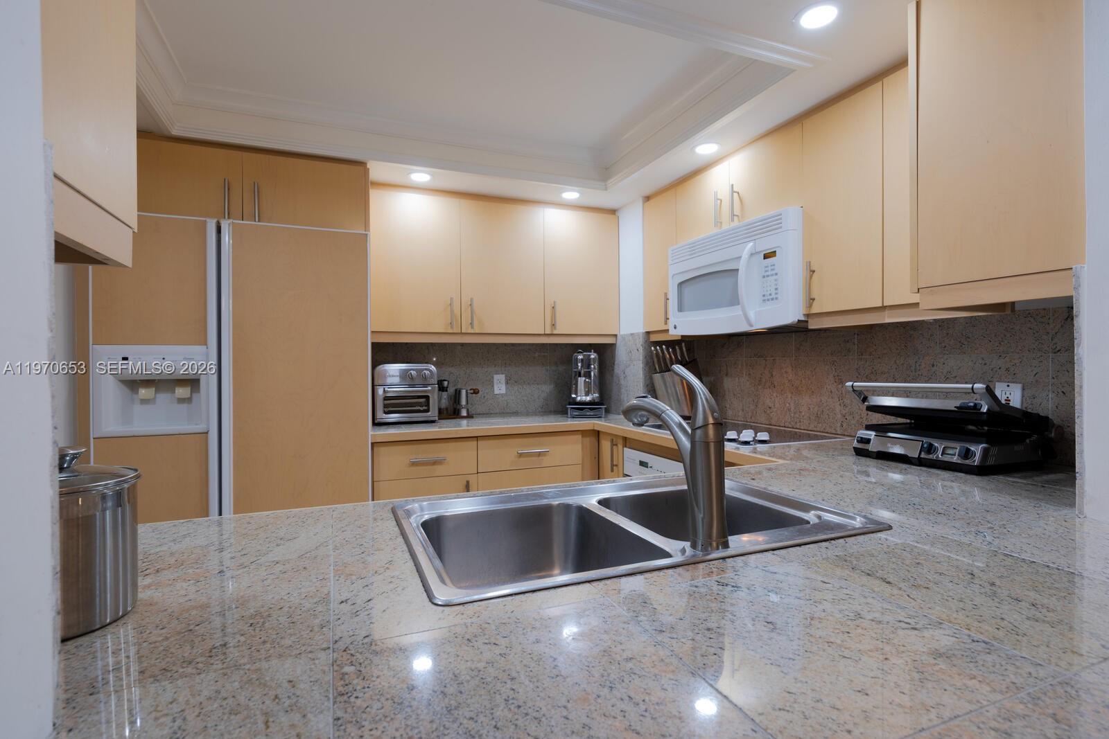 2901 S Bayshore Dr # 2H