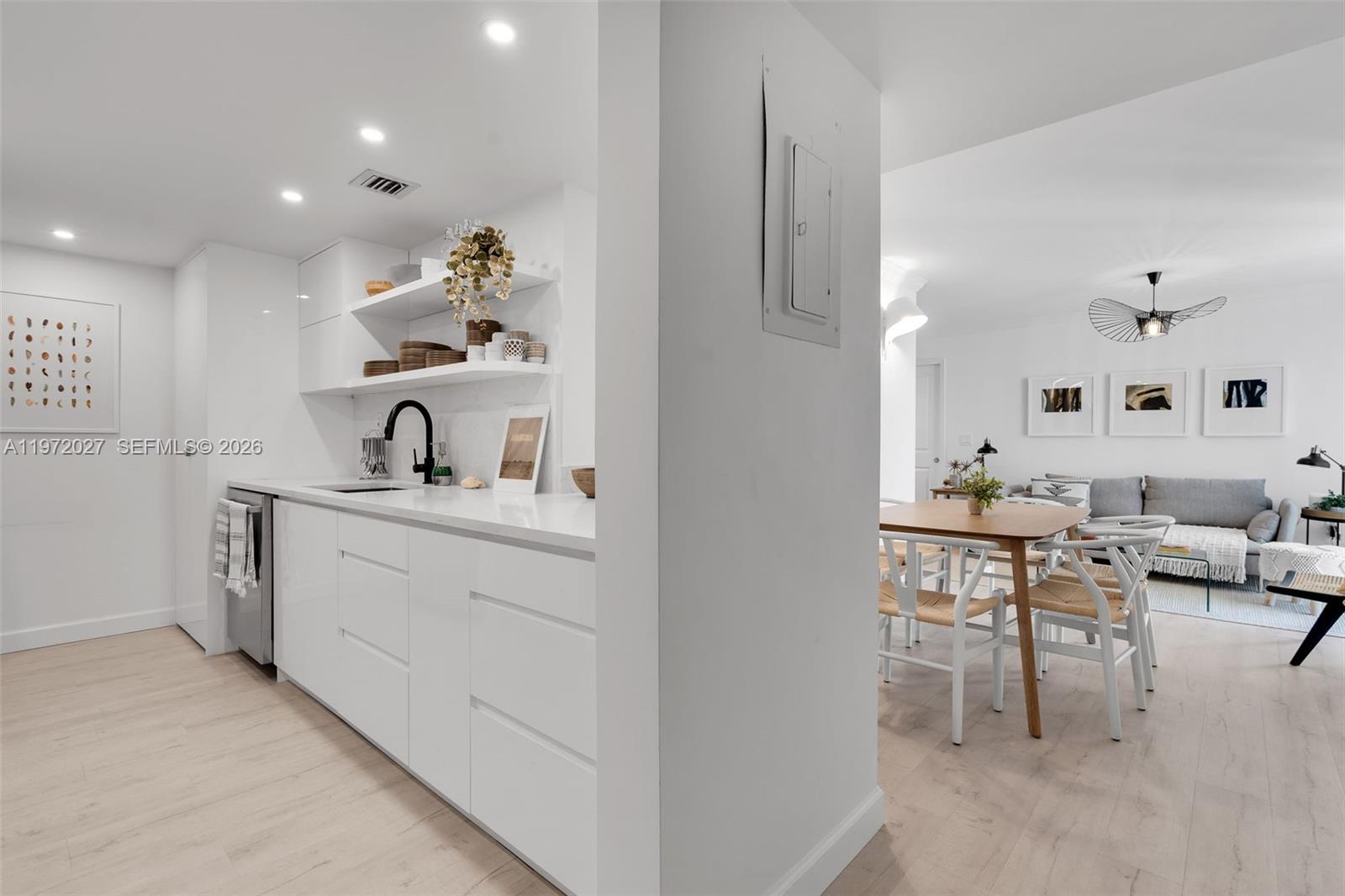 2457 Collins Ave # 503