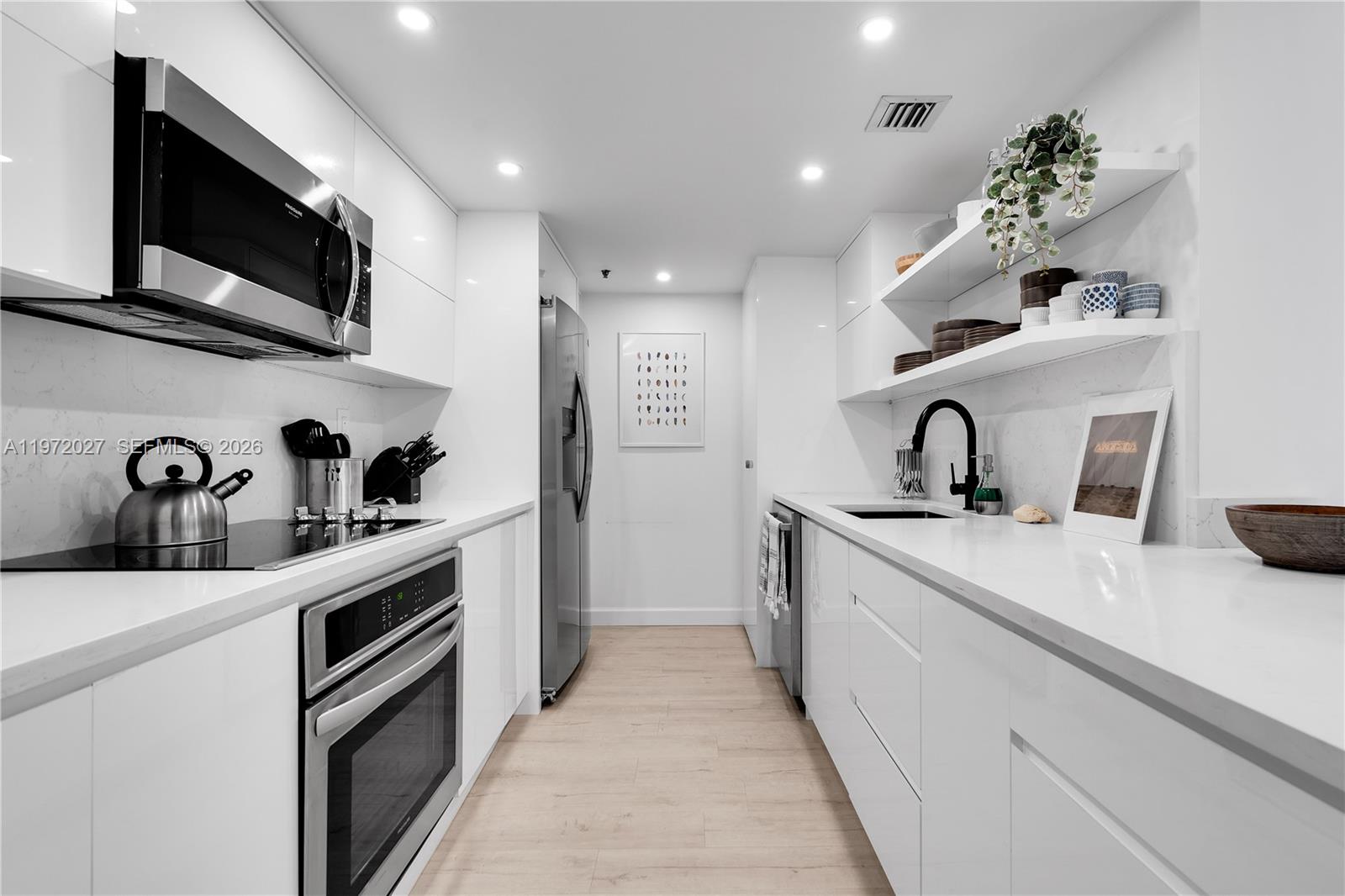 2457 Collins Ave # 503