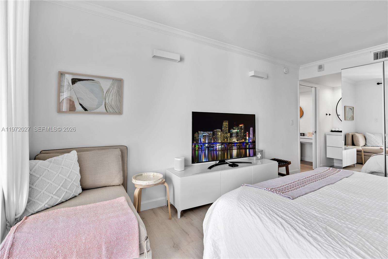 2457 Collins Ave # 503