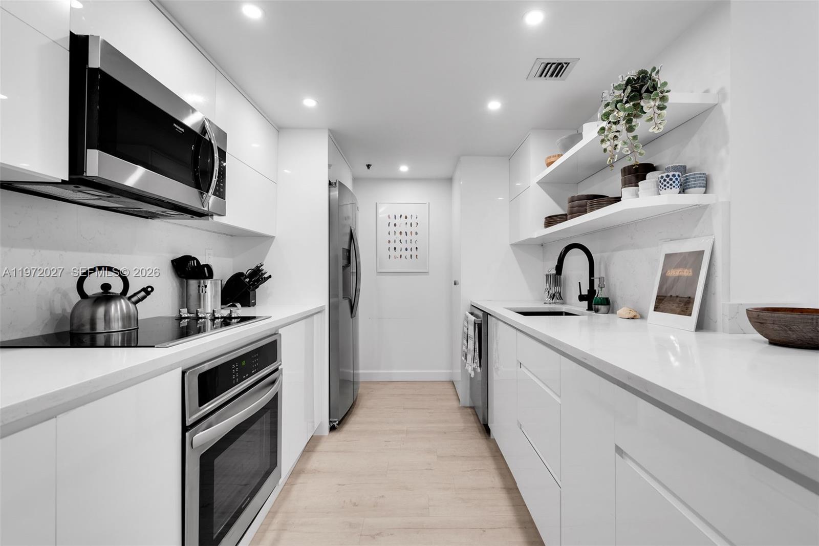 2457 Collins Ave # 503