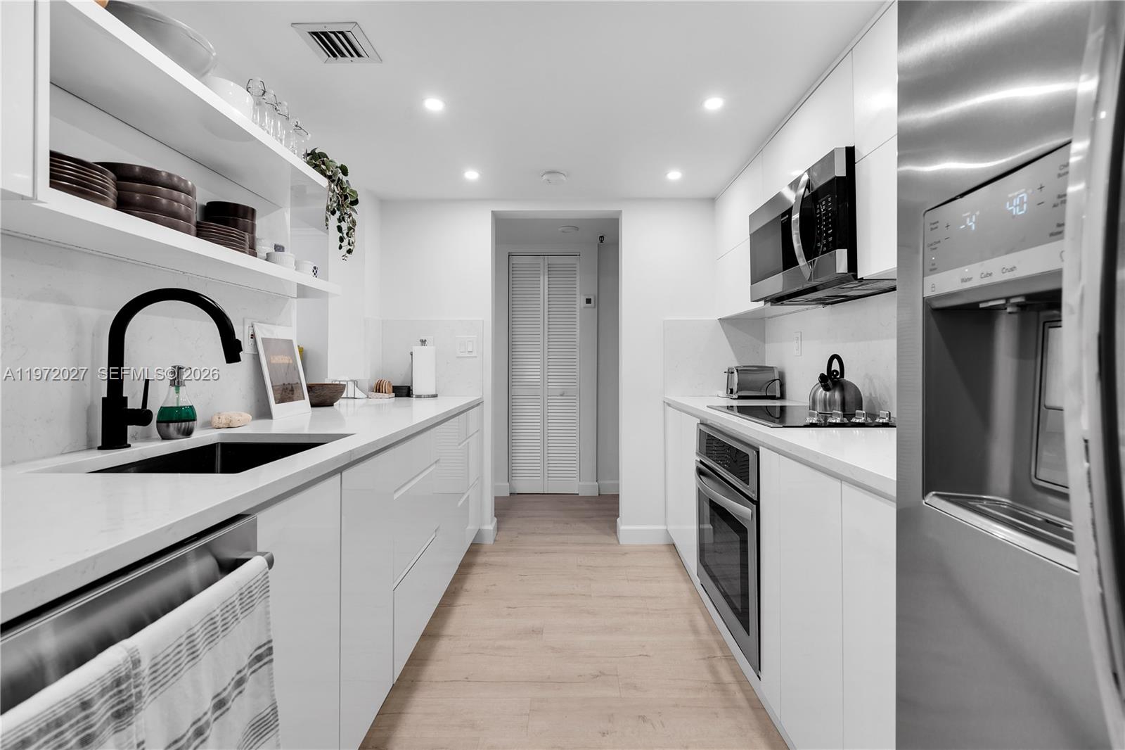 2457 Collins Ave # 503