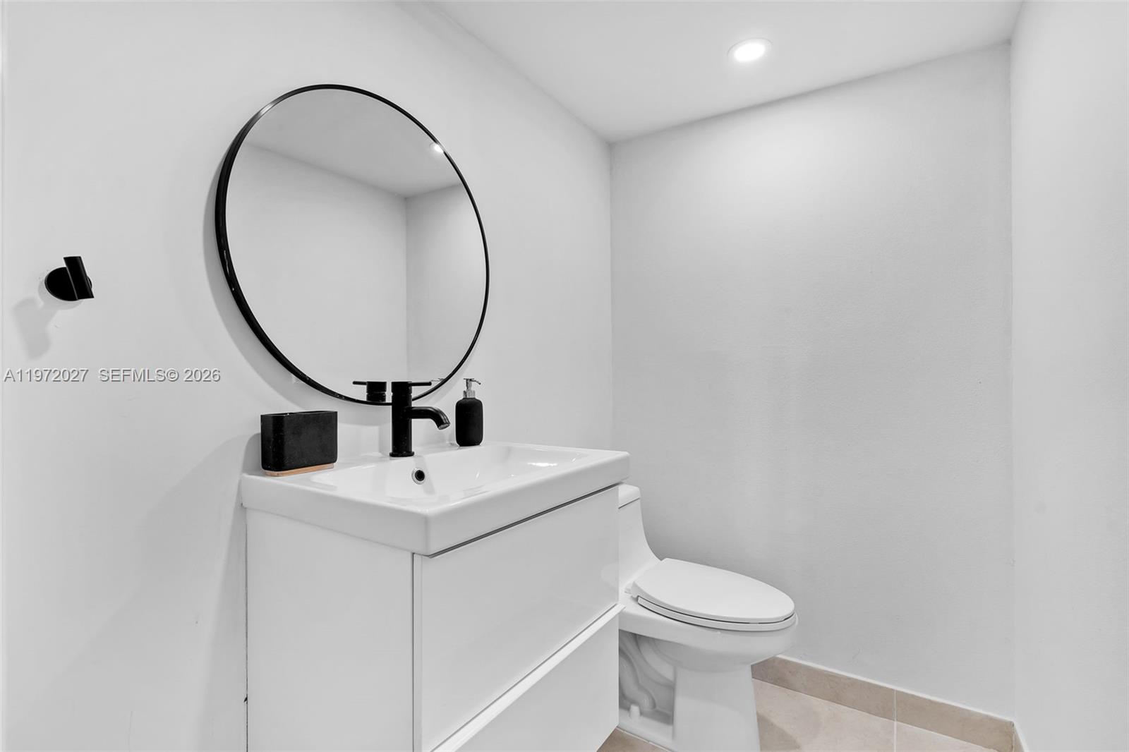 2457 Collins Ave # 503