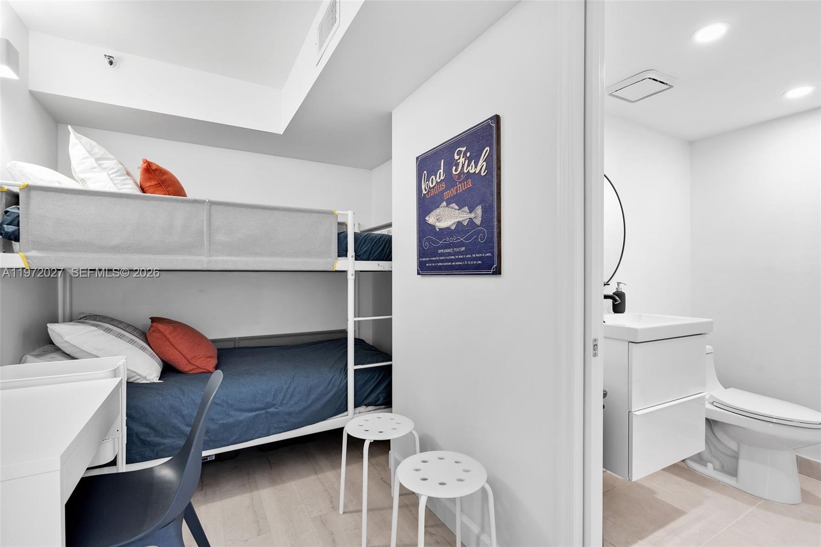 2457 Collins Ave # 503