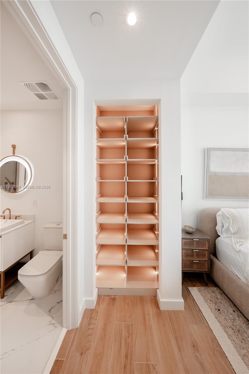 2655 S Bayshore Dr # 1007