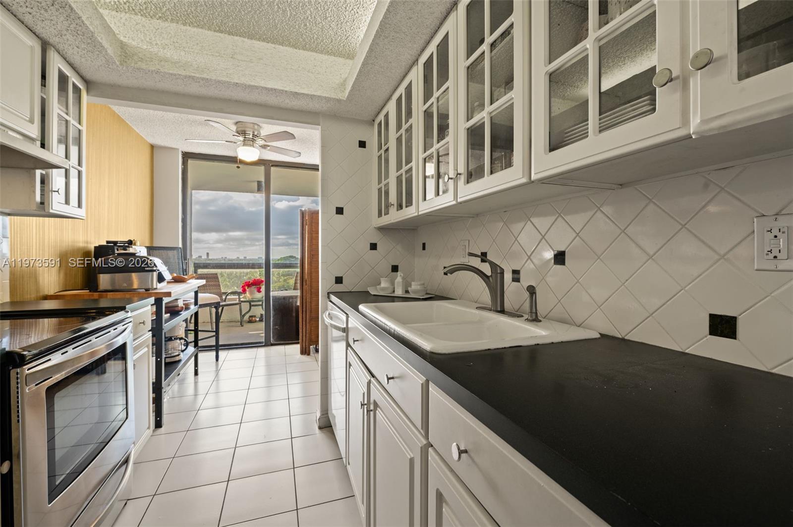 2555 Collins Ave # 1002