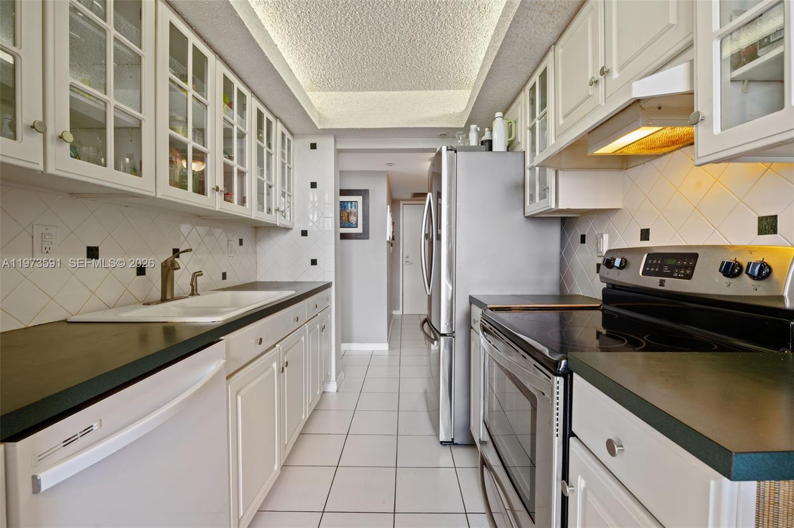 2555 Collins Ave # 1002