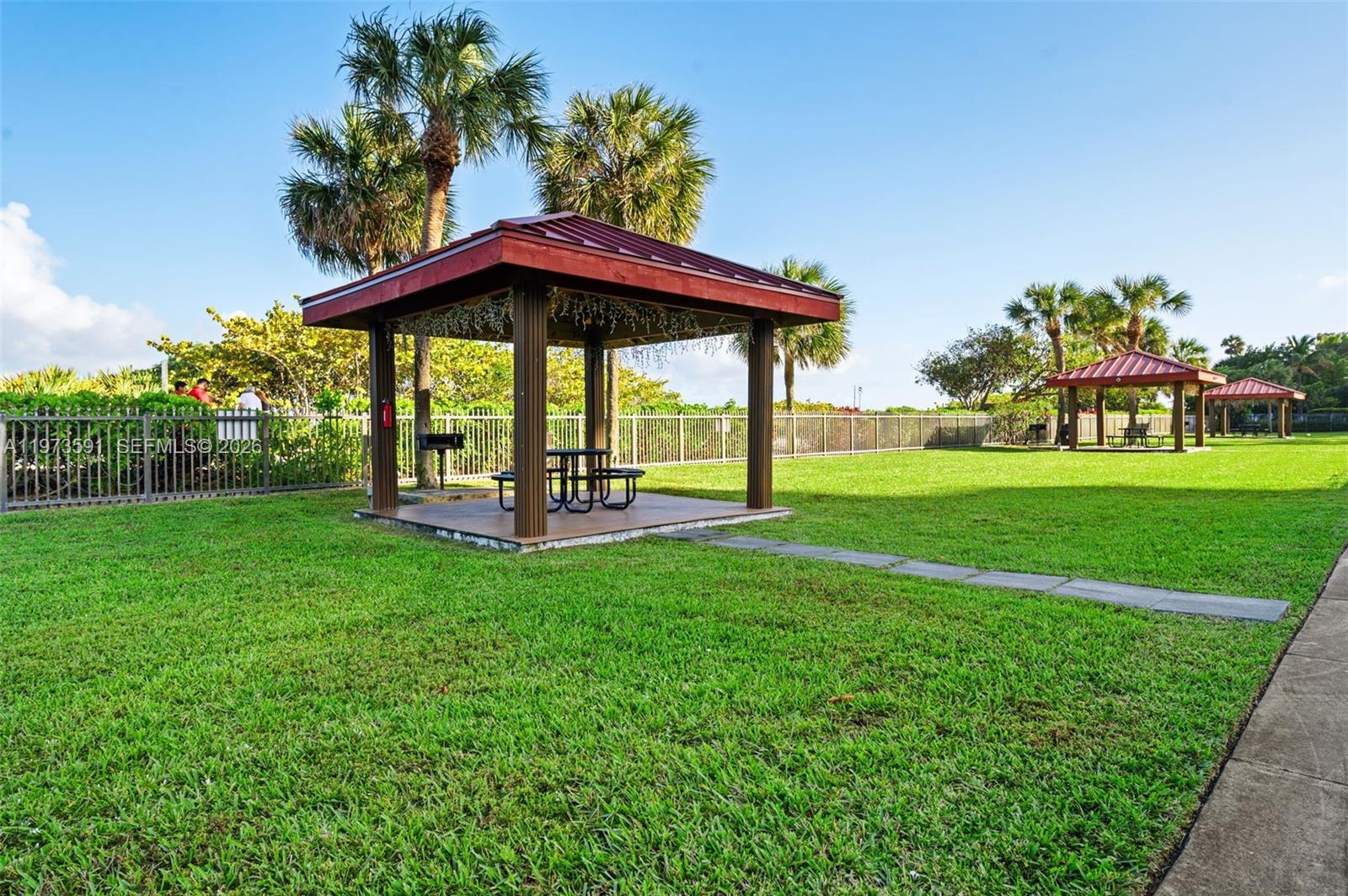 2555 Collins Ave # 1002