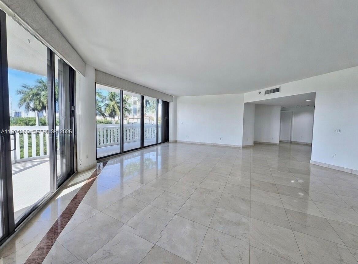 2000 Island Blvd # 606