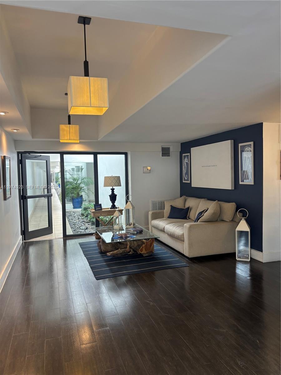 5845 Collins Ave # 106