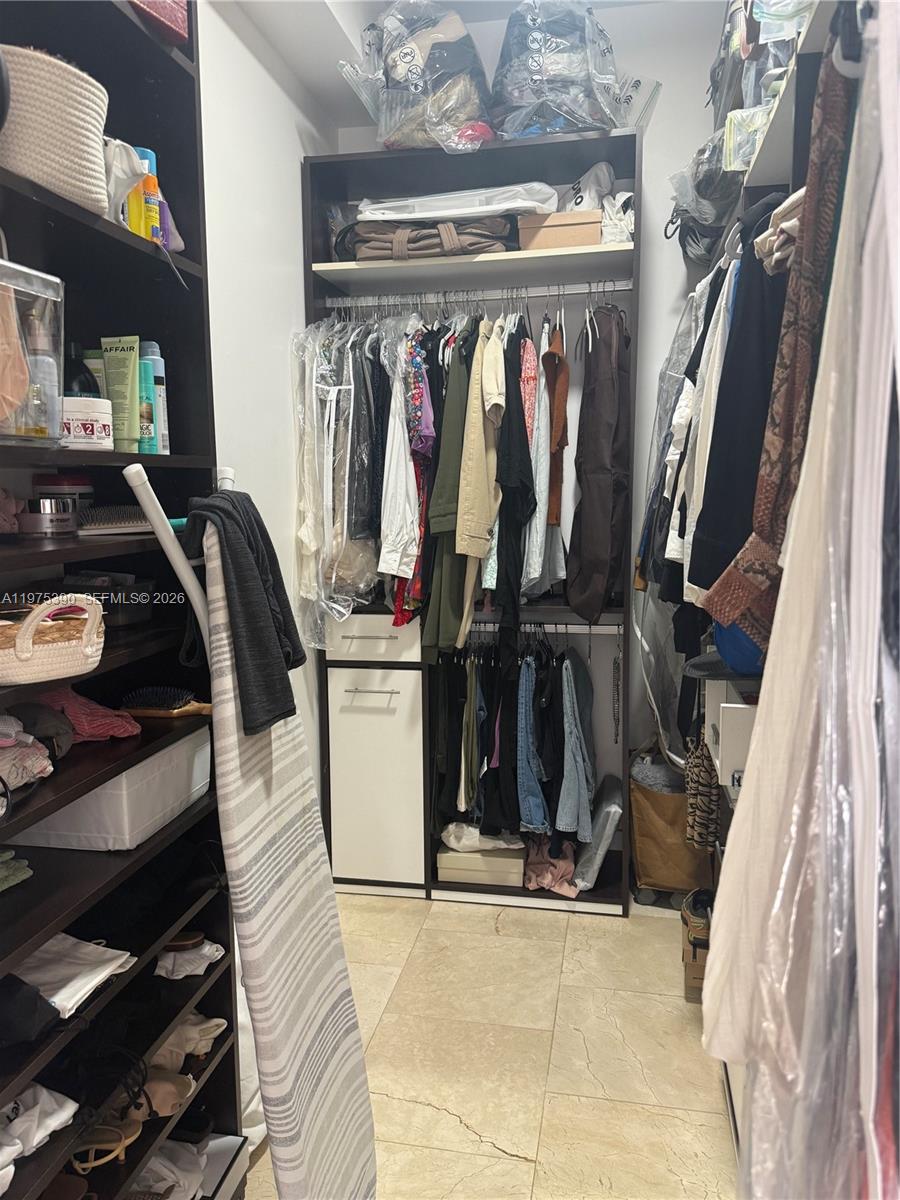 20000 E Country Club Dr Unit: PH09