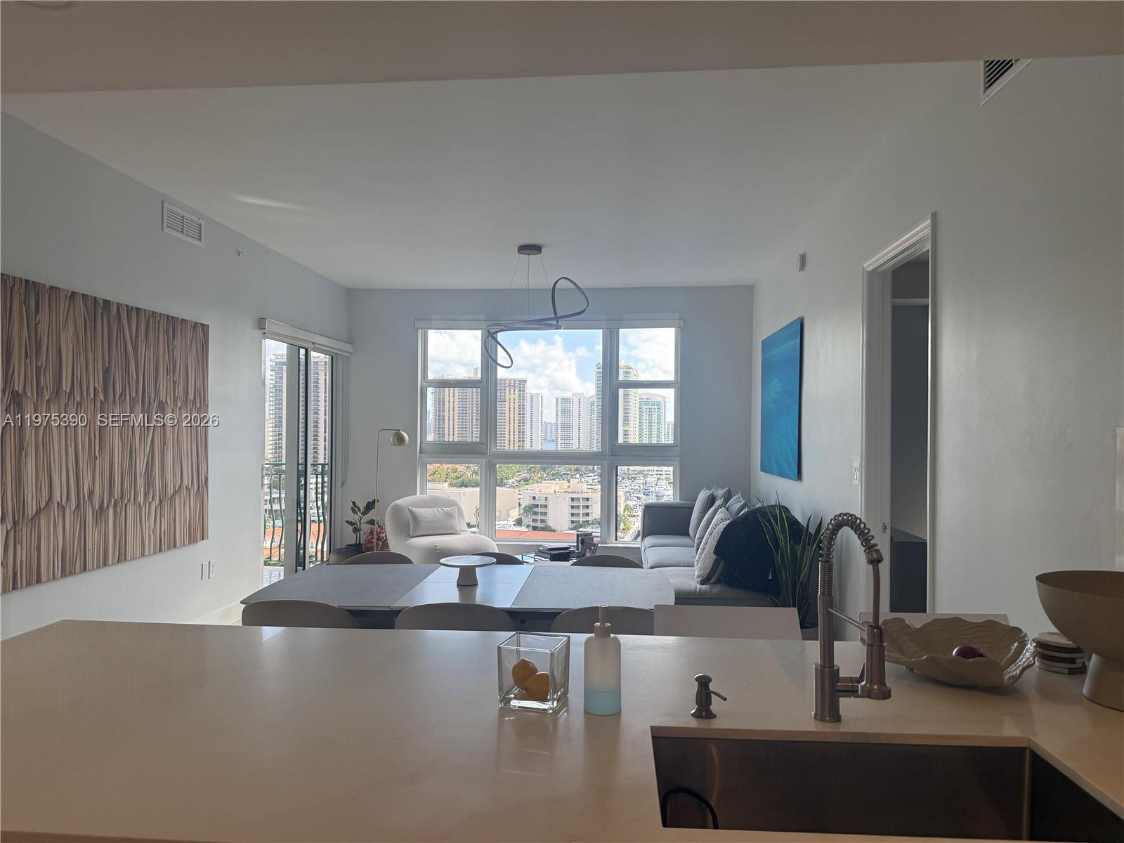 20000 E Country Club Dr Unit: PH09