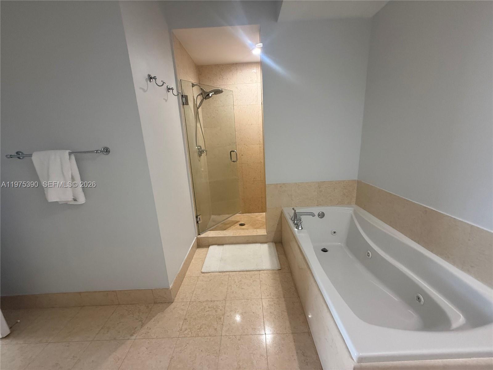 20000 E Country Club Dr Unit: PH09