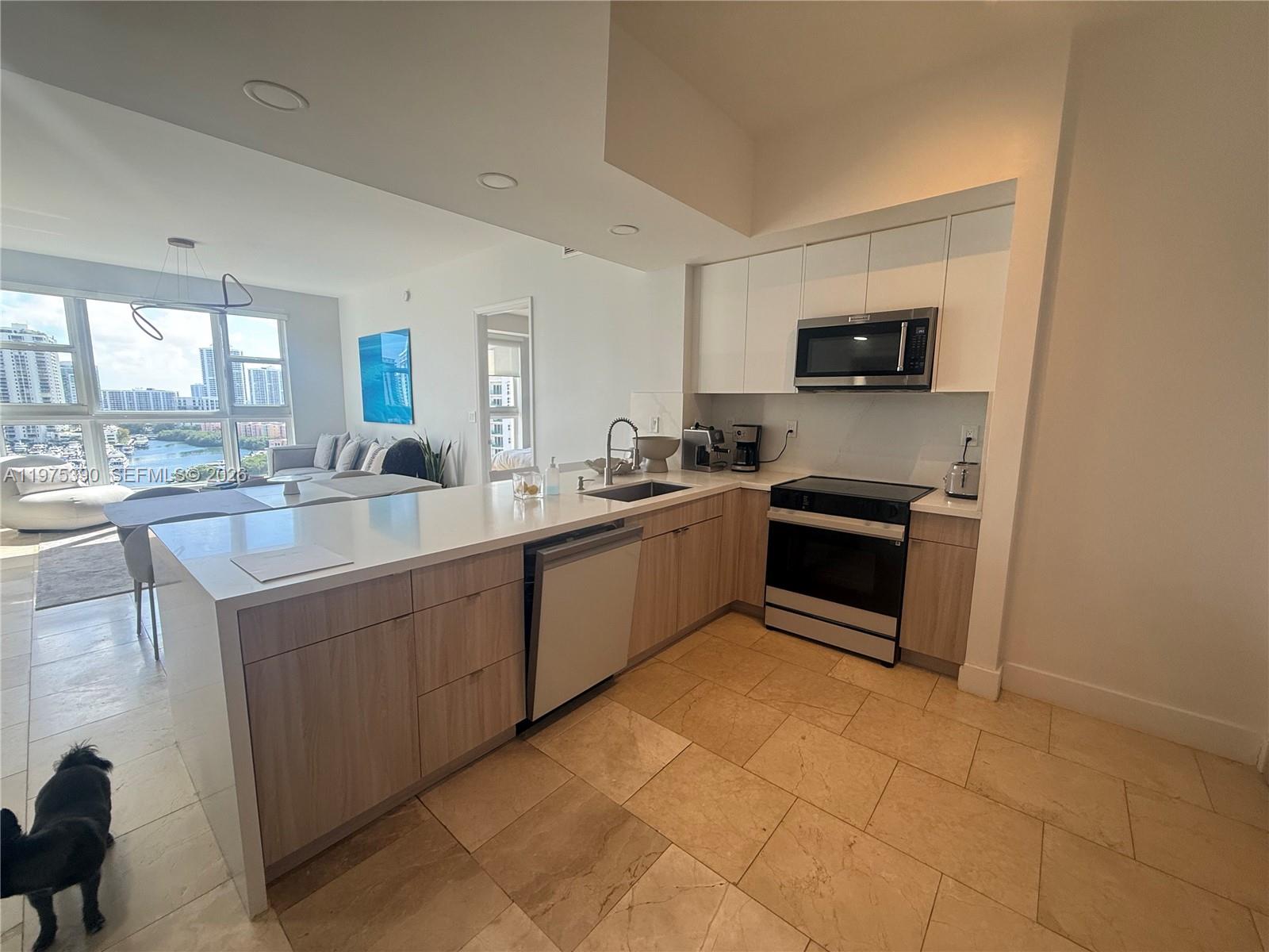 20000 E Country Club Dr Unit: PH09