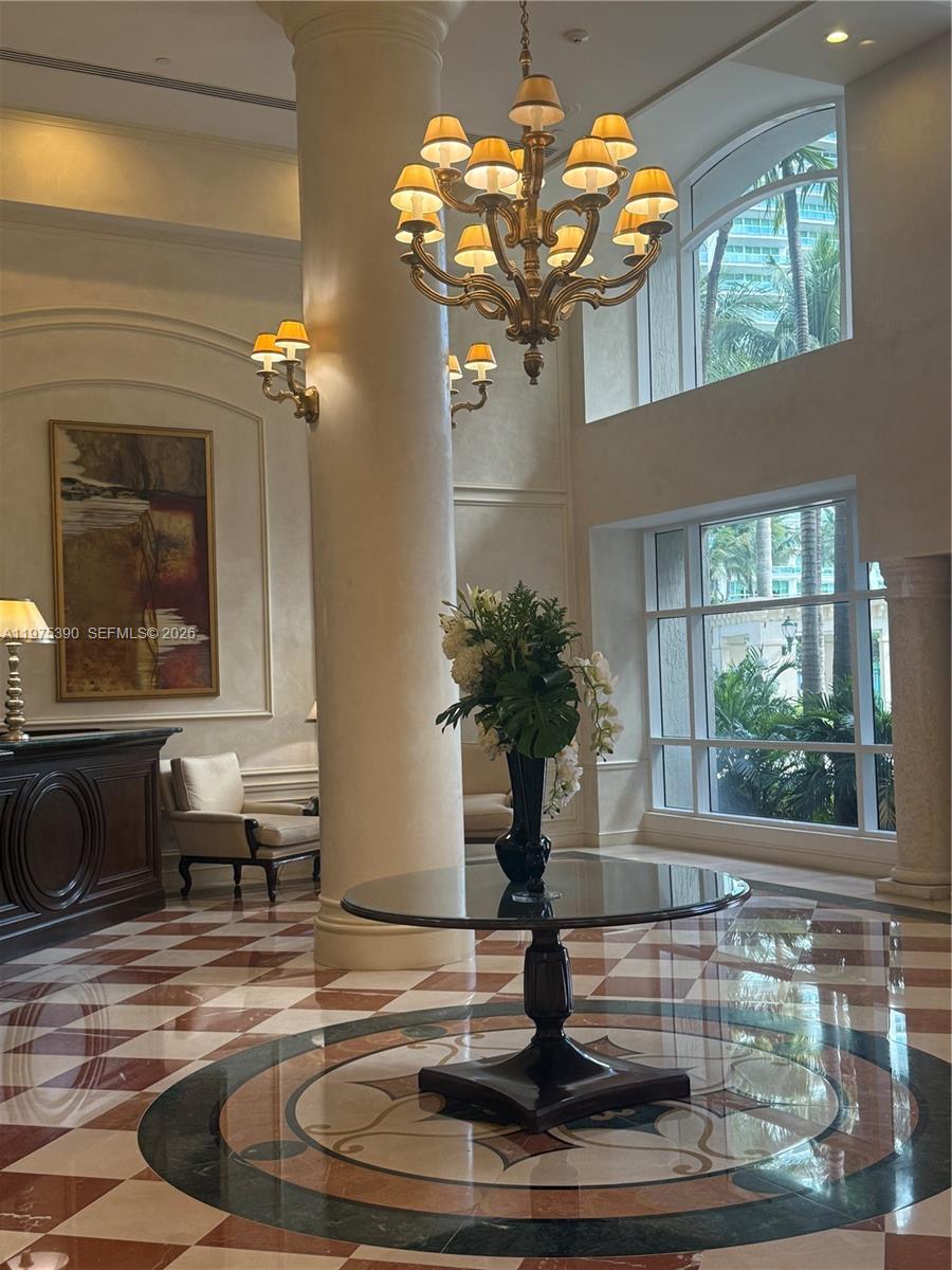 20000 E Country Club Dr Unit: PH09