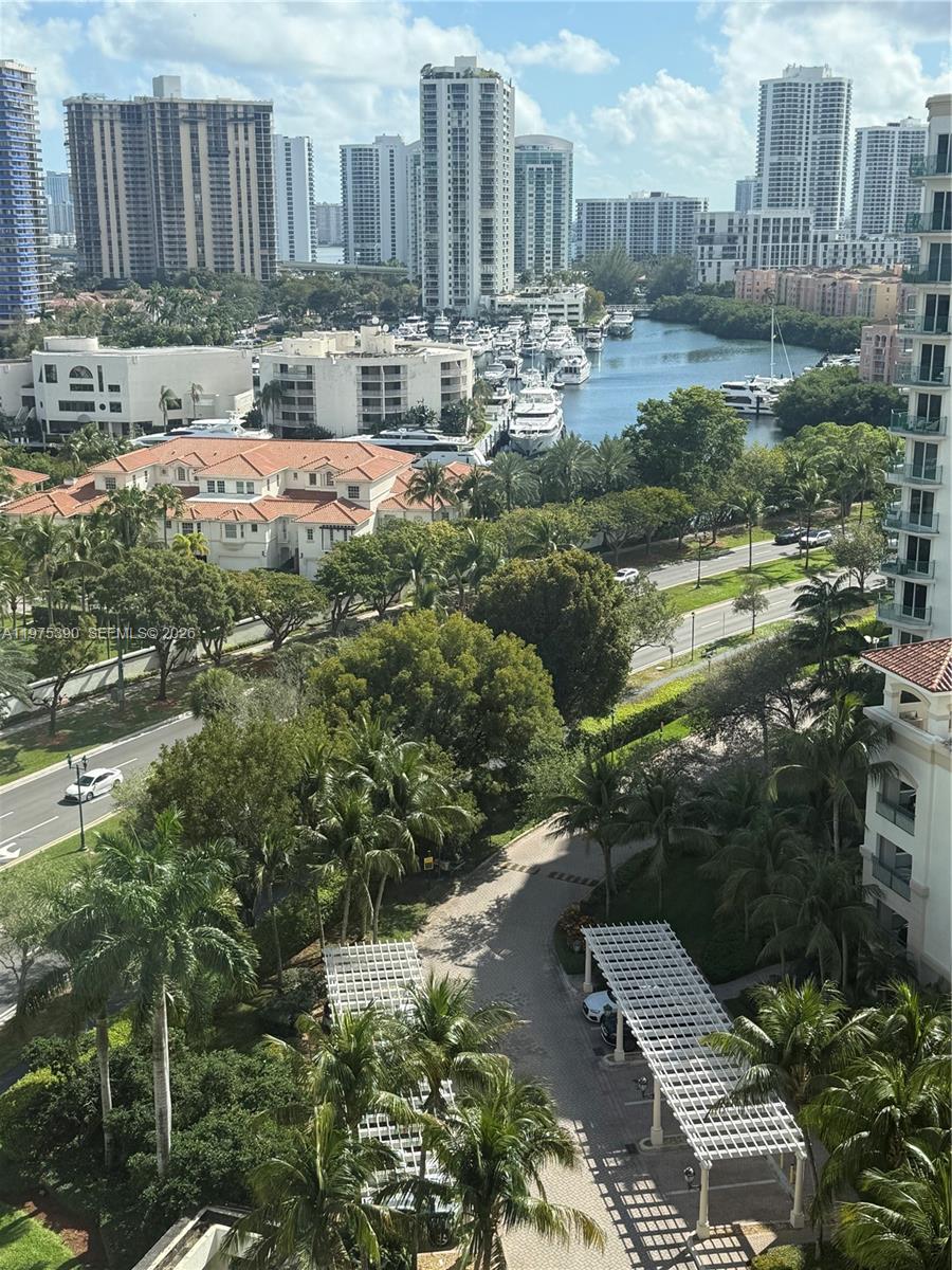 20000 E Country Club Dr Unit: PH09