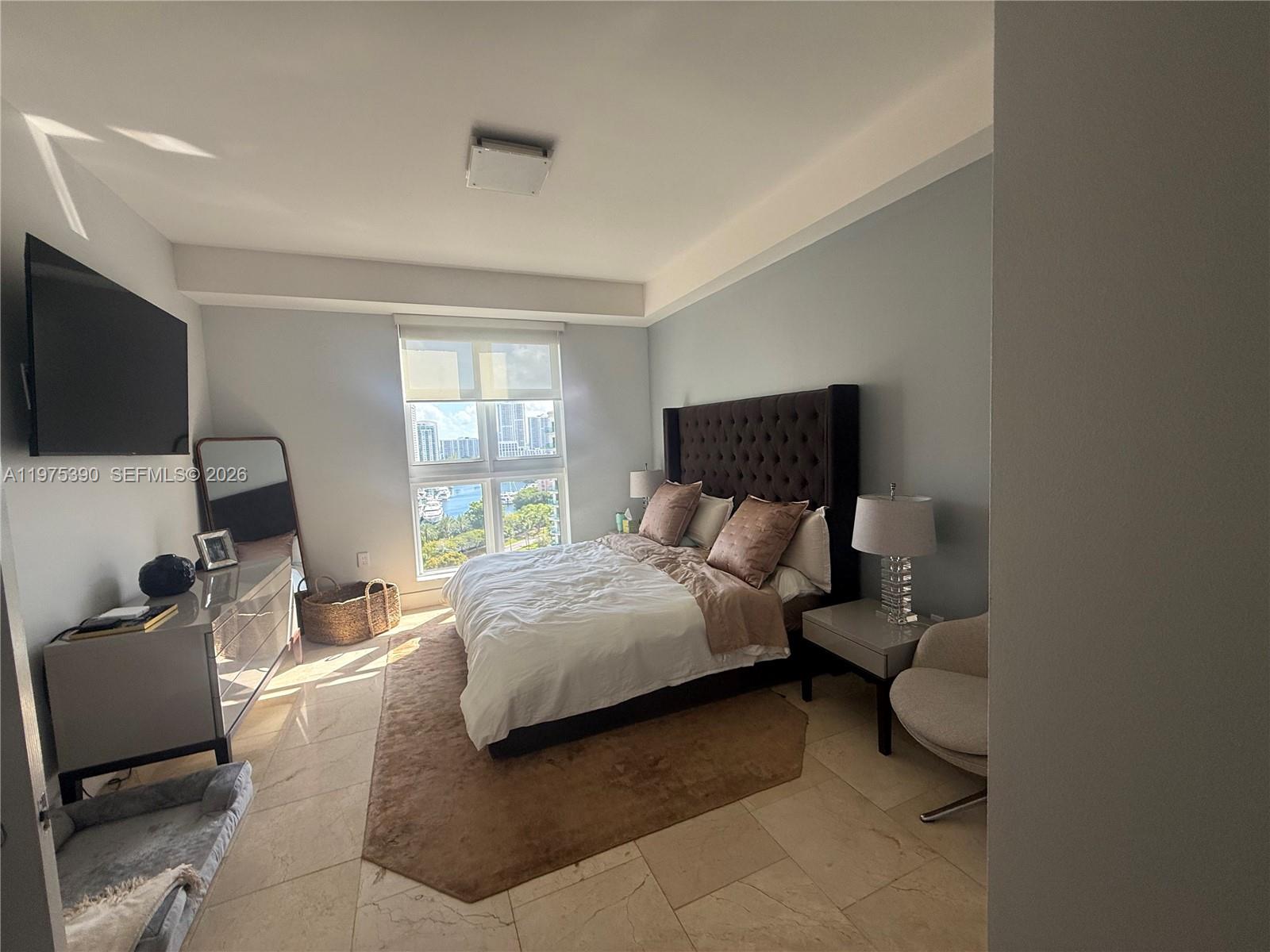 20000 E Country Club Dr Unit: PH09