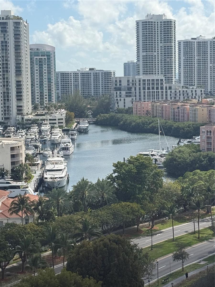 20000 E Country Club Dr Unit: PH09