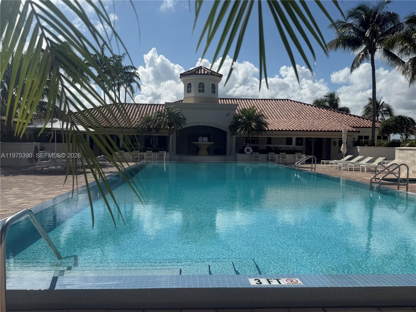 20000 E Country Club Dr Unit: PH09