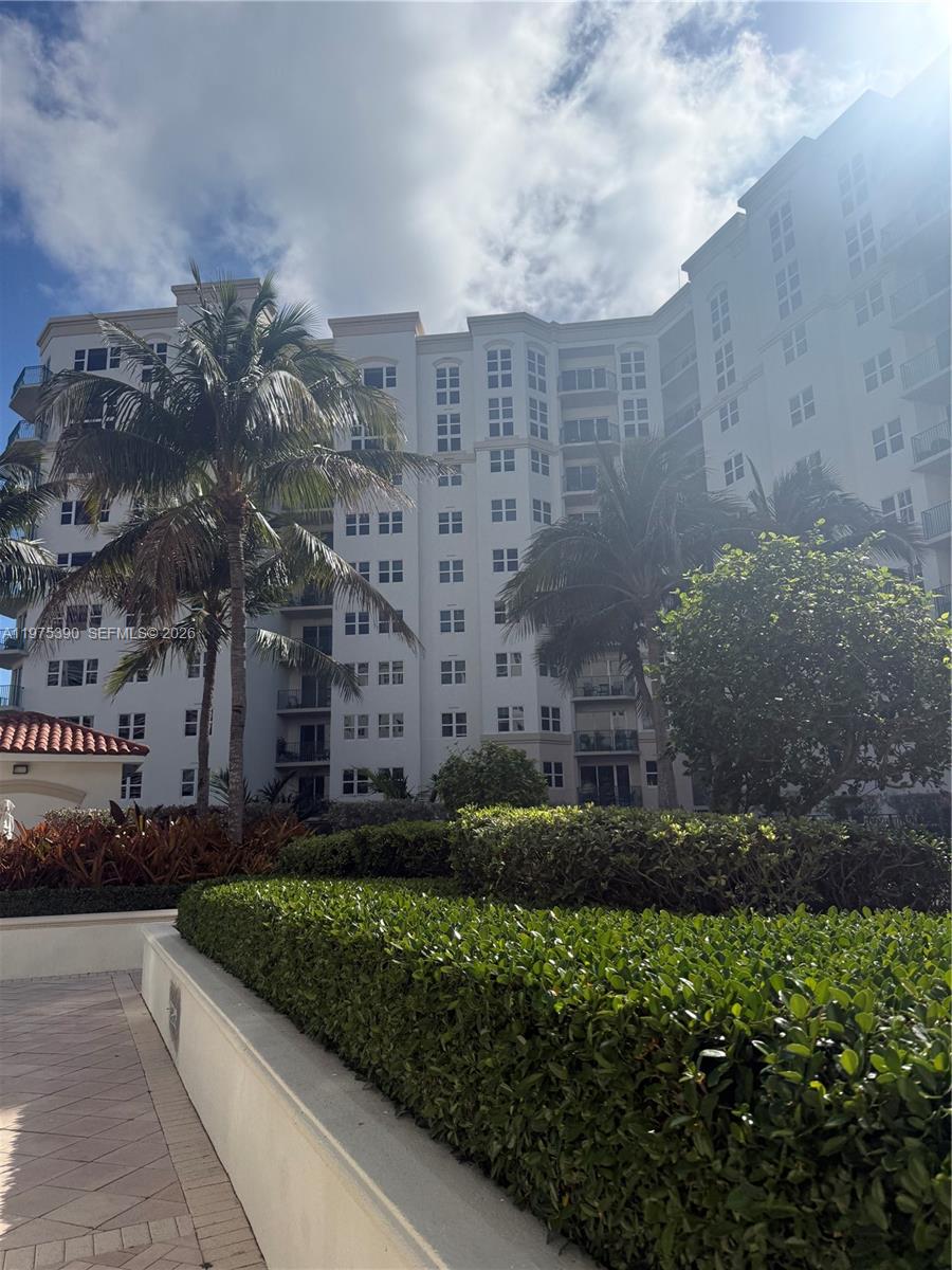 20000 E Country Club Dr Unit: PH09