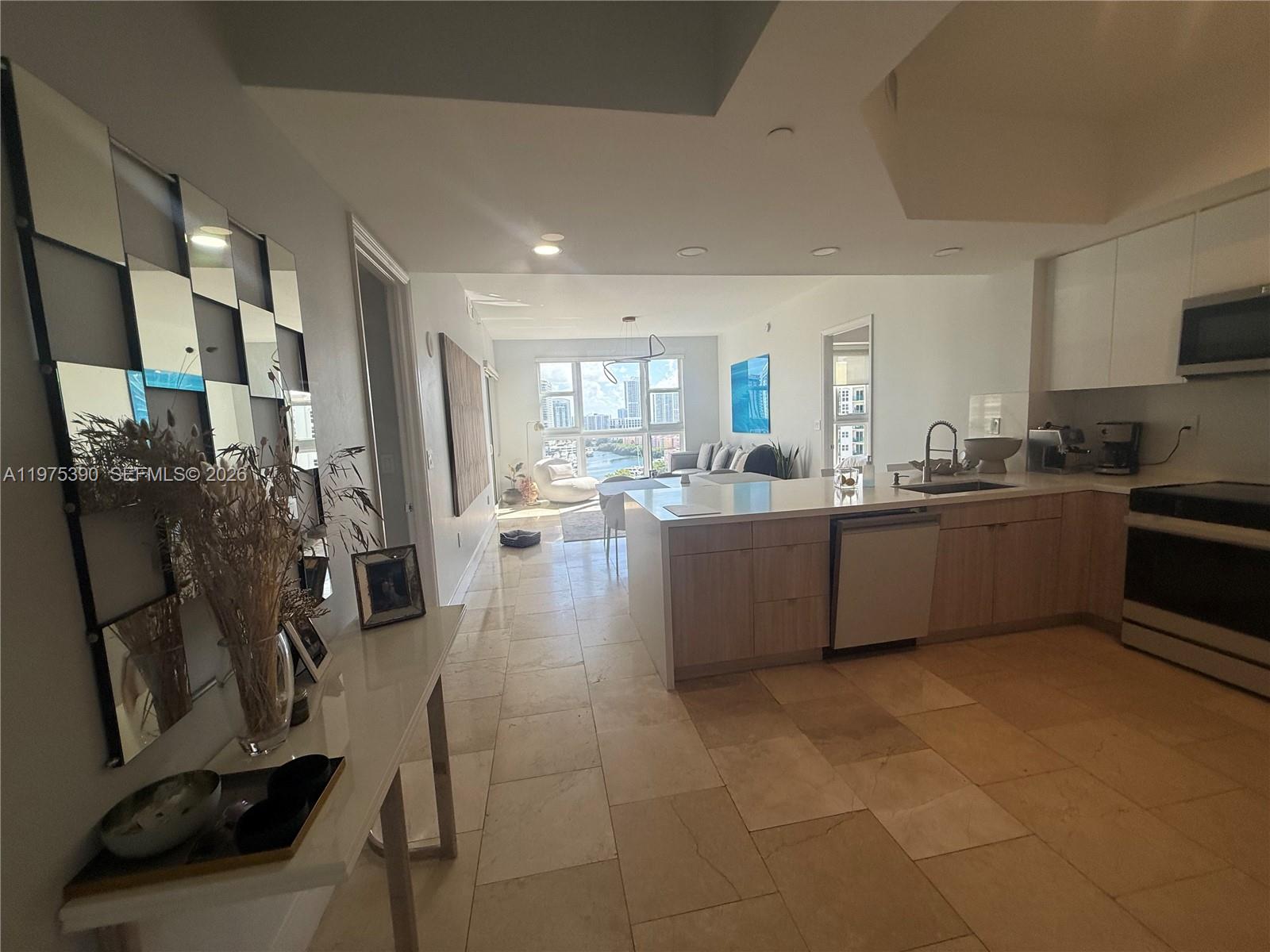 20000 E Country Club Dr Unit: PH09