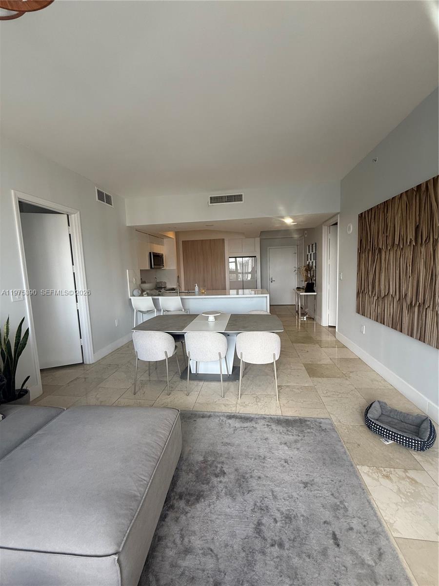 20000 E Country Club Dr Unit: PH09