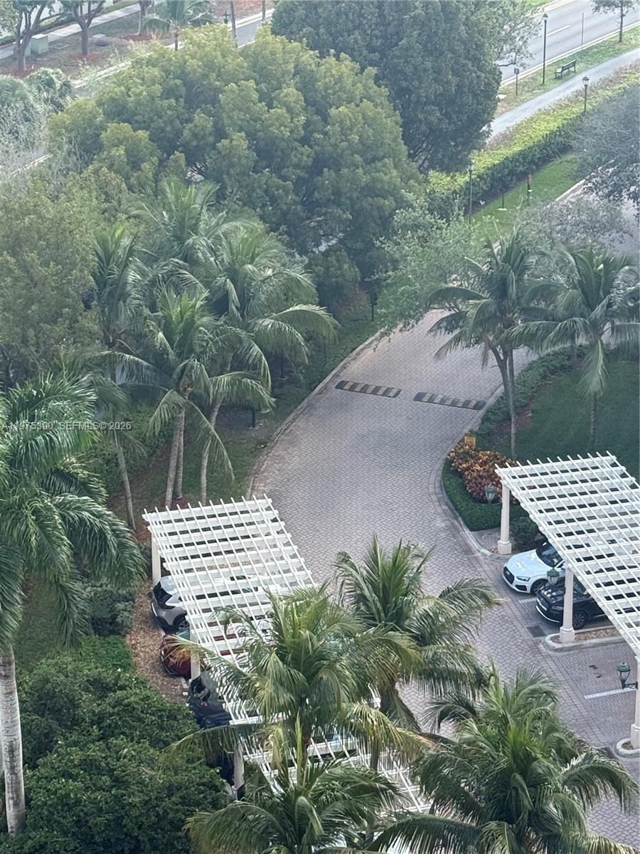 20000 E Country Club Dr Unit: PH09